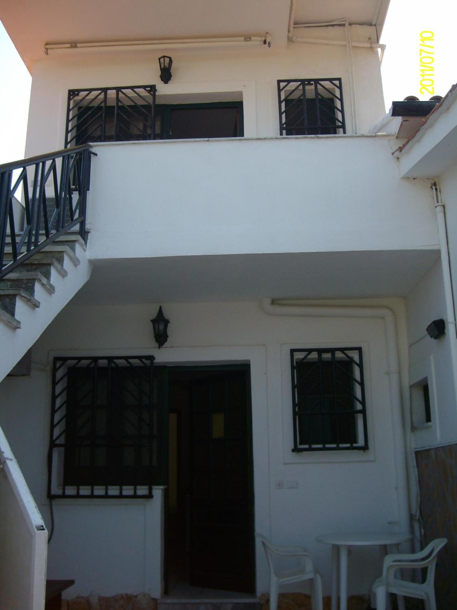 Lakis Apartments อาคาราวี ภายนอก รูปภาพ
